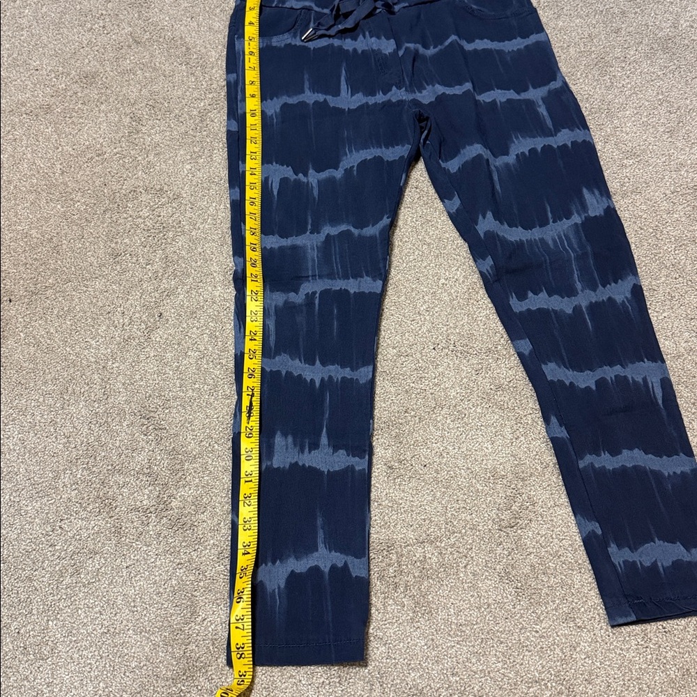 NWOT Stylish Blue Tie-Dye Skinny Pants - Picture 6 of 6